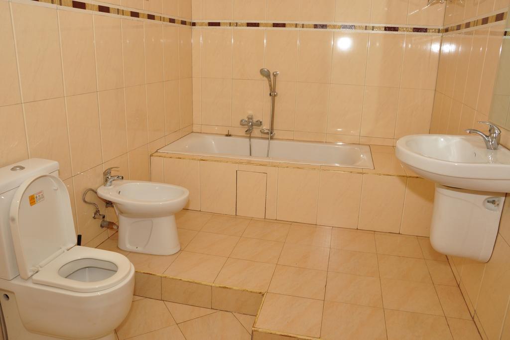 Biraj International Hotel Kampala Esterno foto