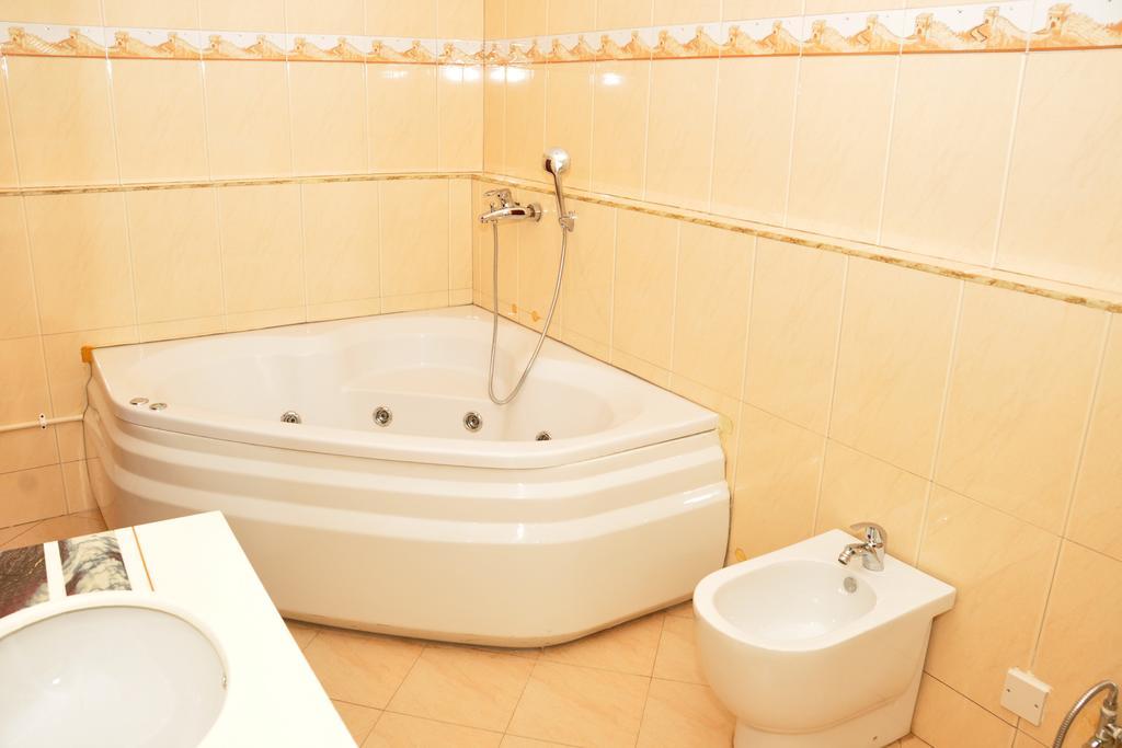 Biraj International Hotel Kampala Esterno foto