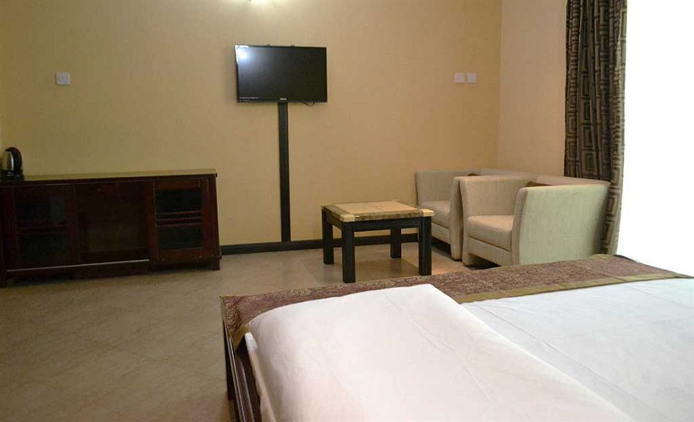 Biraj International Hotel Kampala Esterno foto